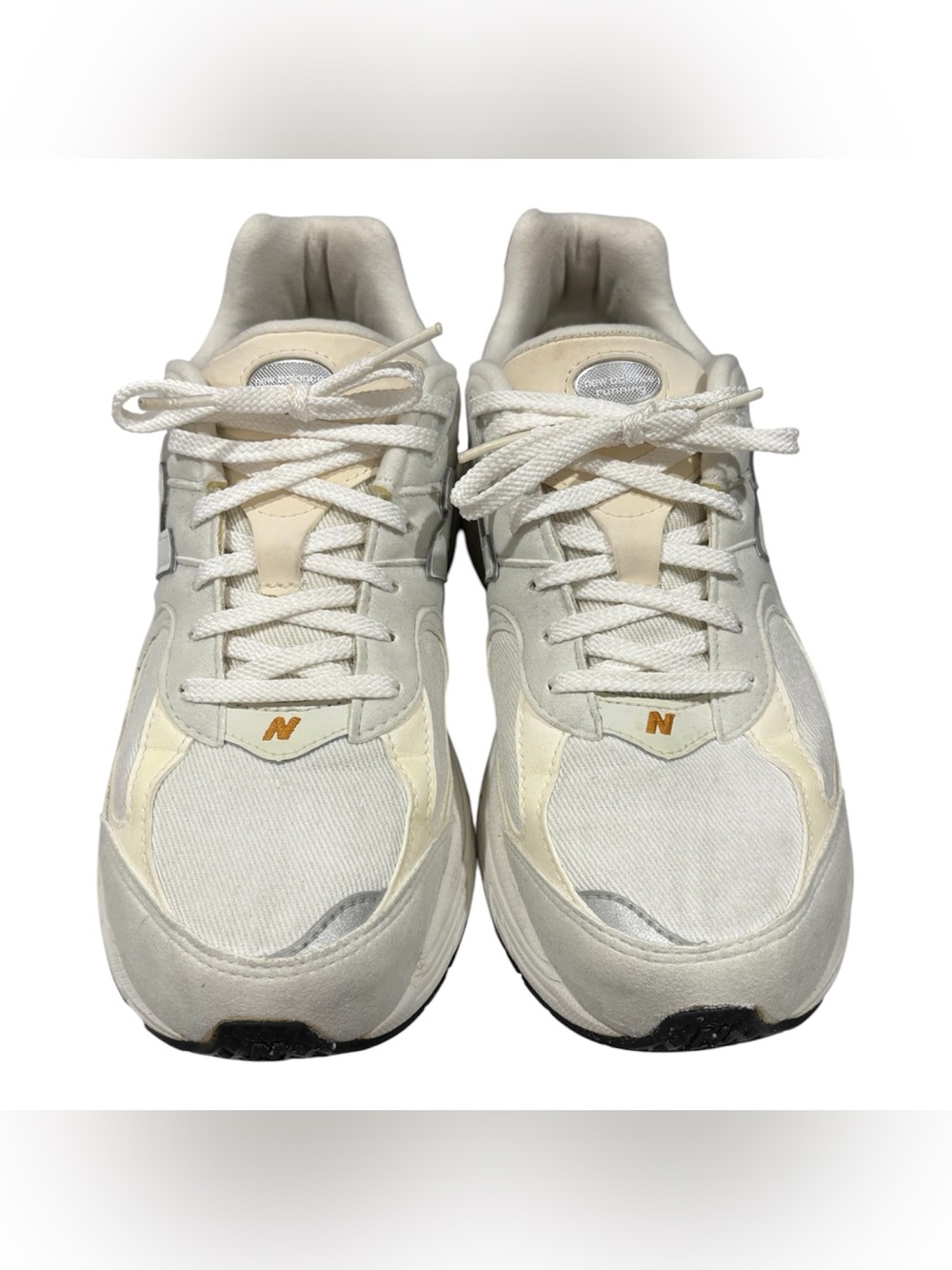 New Balance Off-White/Cream Sneakers with Tan Heel Tab - Picture 2 of 10